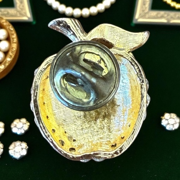 Apple Brooch - Picture 6 of 6